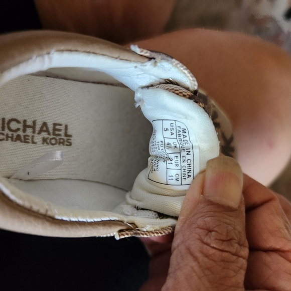 MICHAEL KORS  TODDLERS  SHOES SZ 5 - Picture 6 of 6